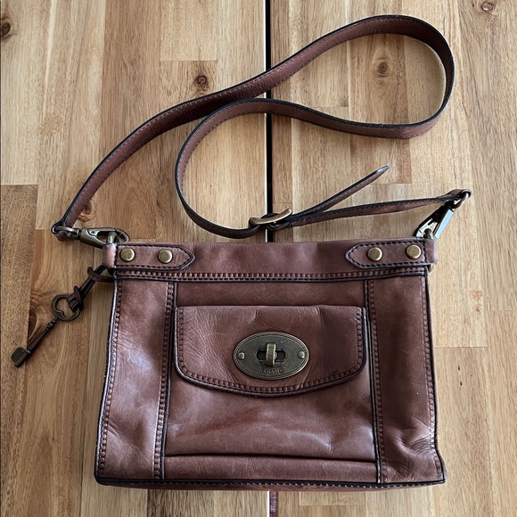 Fossil Handbags - VINTAGE Fossil 100% Leather Crossbody - *RARE*